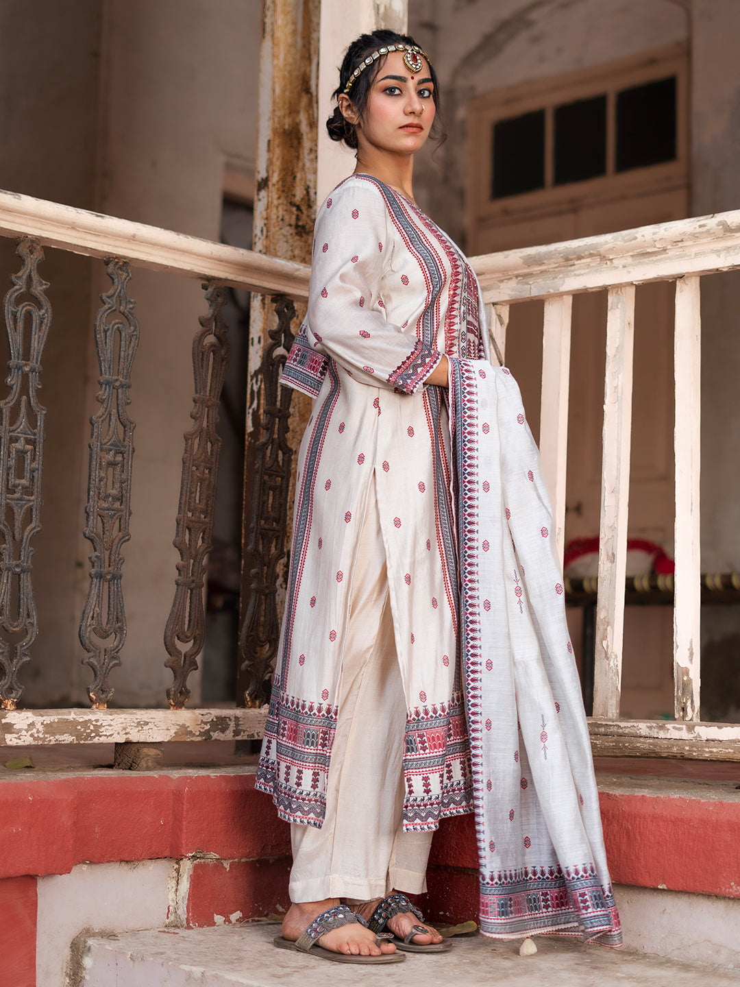 Off-white - Red color Kashmiri rugs Digital Printed Chanderi Straight Kurta Pant Set with Dupatta earthofab