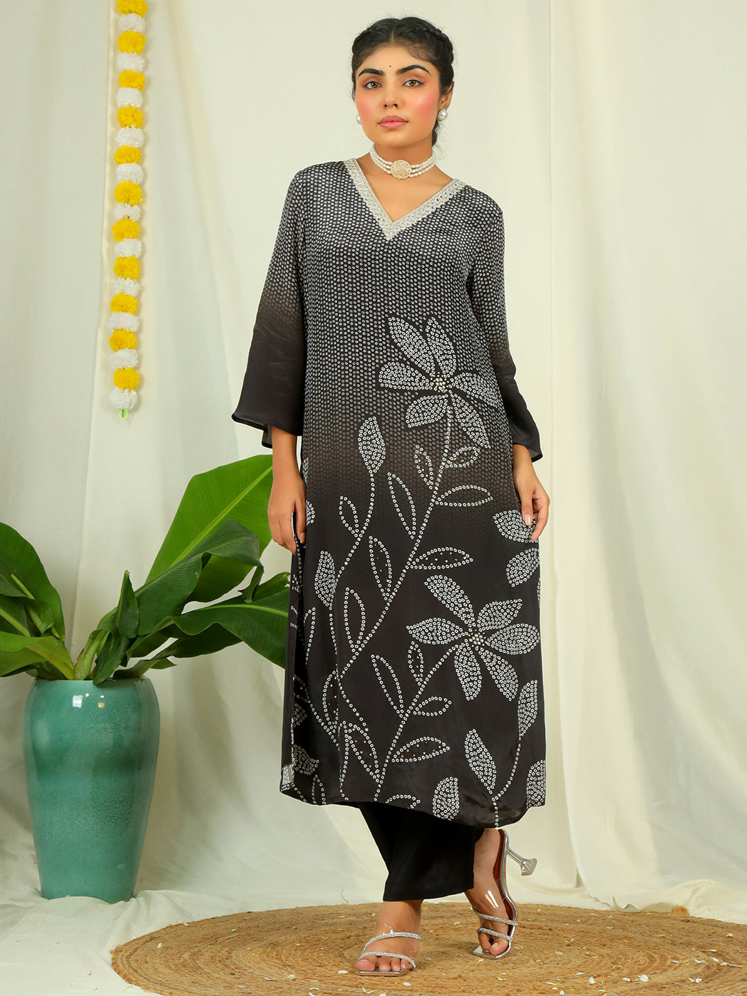 Ombre Natural Crepe Kurta Pant Set with Dupatta with Hand Work - Black earthofab