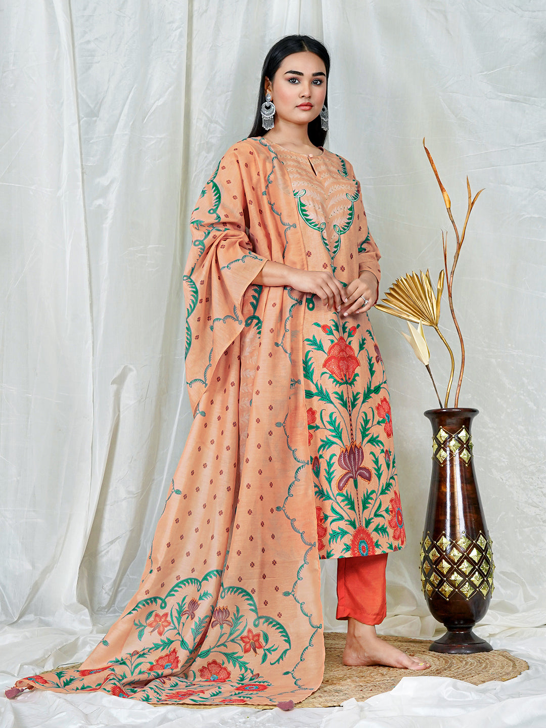 Peach Floral Embroidered Kurta Set with Scalloped Dupatta – Festive Ethnic Wear | EarthOfab