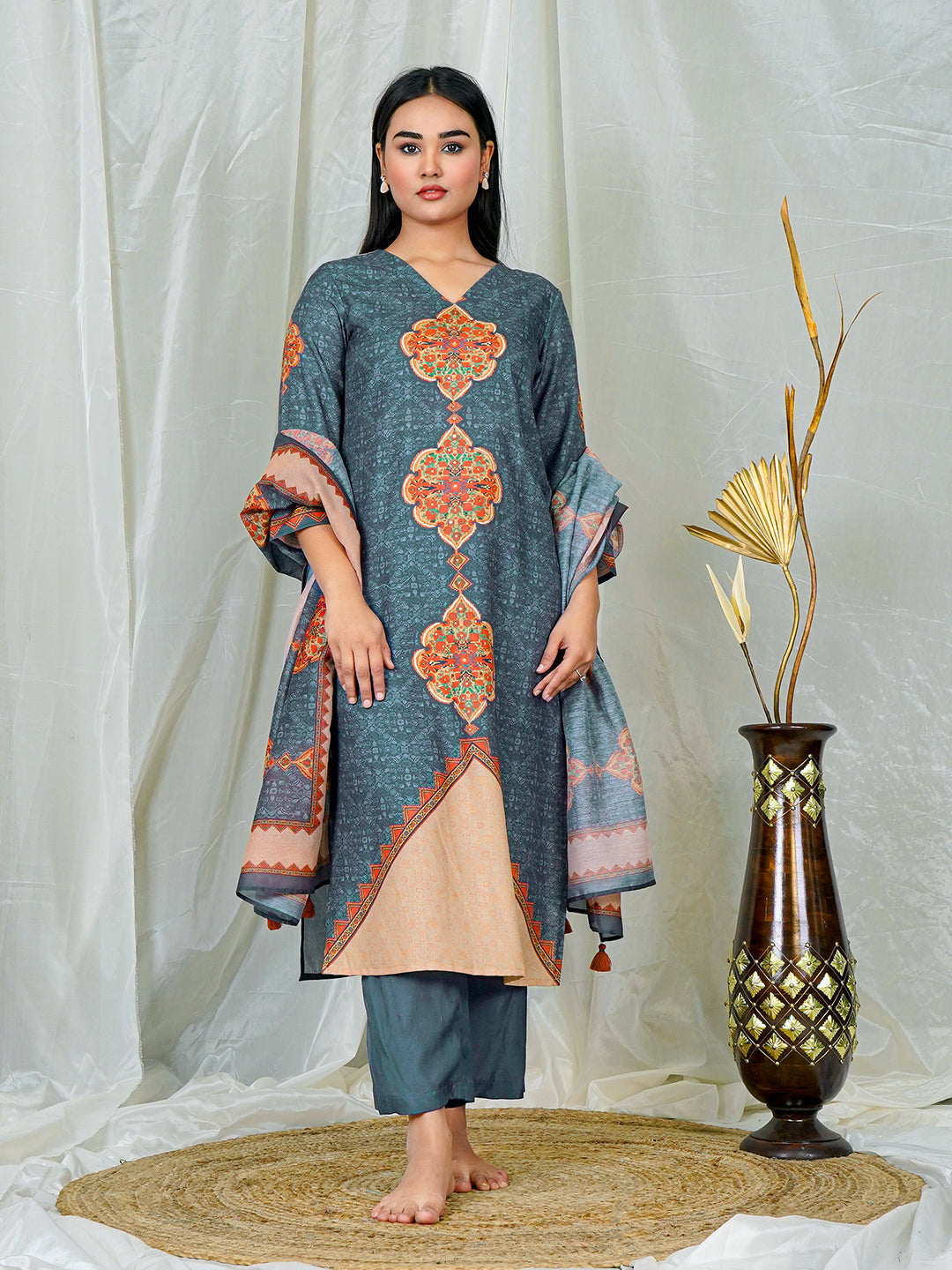Grey Kurta Set with Intricate Rust Rug Motifs