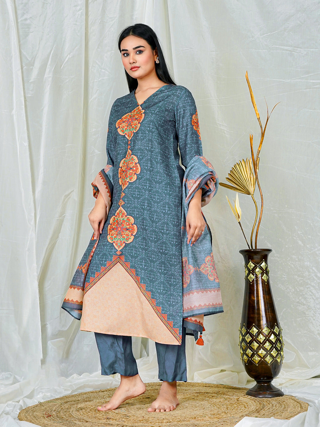 Grey Kurta Set with Intricate Rust Rug Motifs